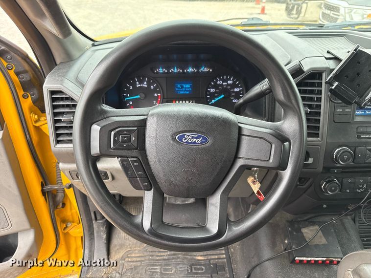 image for item EU2217 2018 Ford F350 Super Duty  utility bed pickup truck