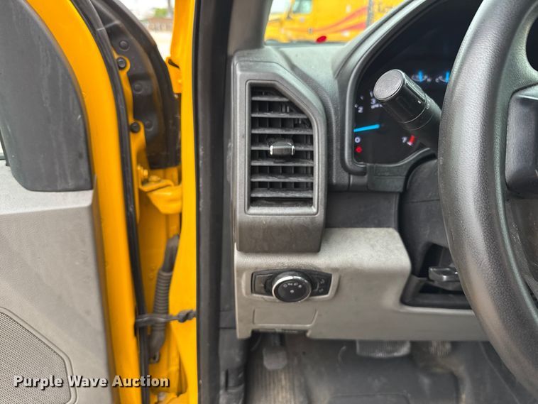 image for item EU2217 2018 Ford F350 Super Duty  utility bed pickup truck