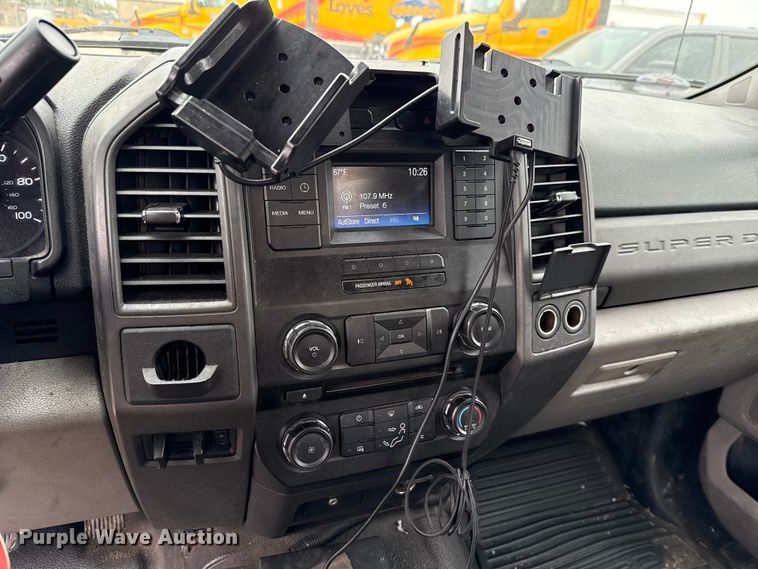 image for item EU2217 2018 Ford F350 Super Duty  utility bed pickup truck