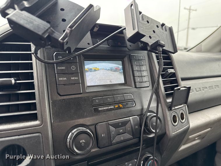 image for item EU2217 2018 Ford F350 Super Duty  utility bed pickup truck