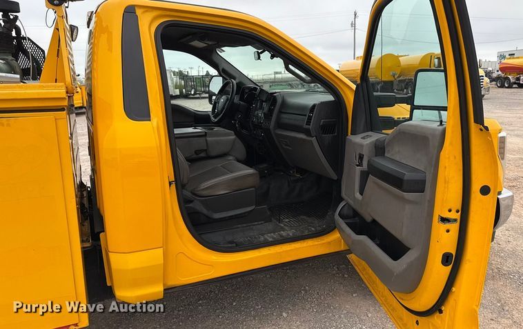 image for item EU2217 2018 Ford F350 Super Duty  utility bed pickup truck