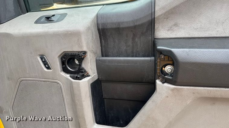 image for item EU2217 2018 Ford F350 Super Duty  utility bed pickup truck