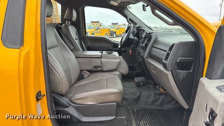 image for item EU2217 2018 Ford F350 Super Duty  utility bed pickup truck