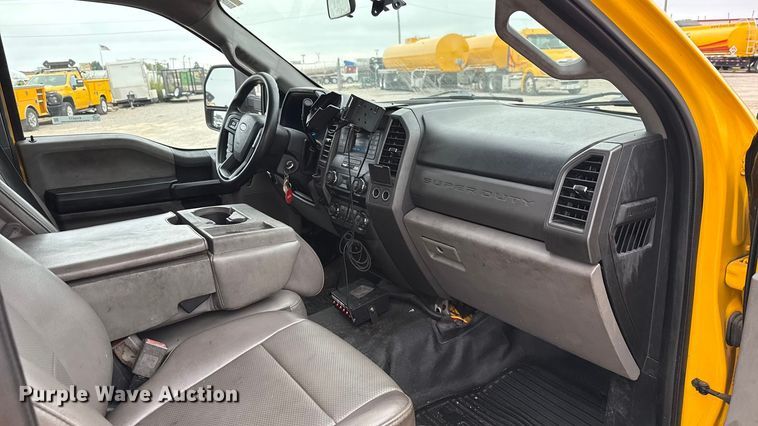 image for item EU2217 2018 Ford F350 Super Duty  utility bed pickup truck