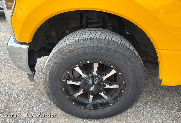 image for item EU2217 2018 Ford F350 Super Duty  utility bed pickup truck