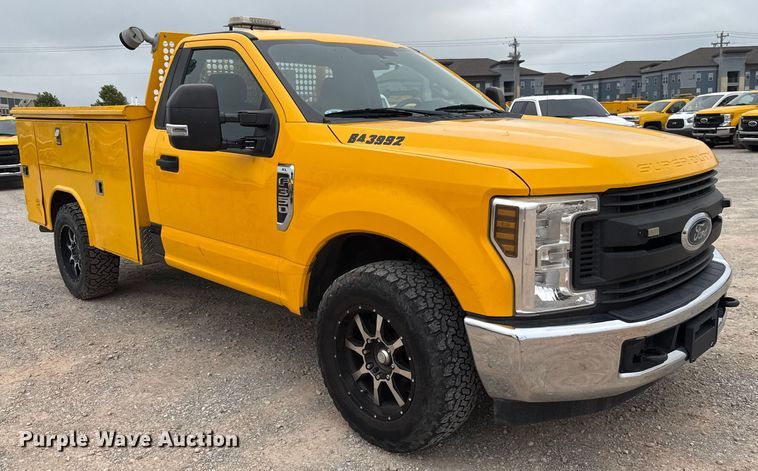 image for item EU2218 2018 Ford F350 Super Duty utility bed pickup truck