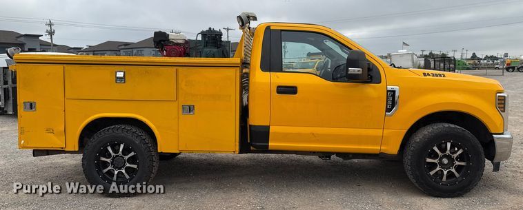 image for item EU2218 2018 Ford F350 Super Duty utility bed pickup truck