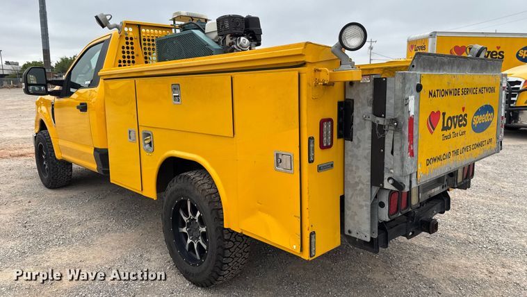 image for item EU2218 2018 Ford F350 Super Duty utility bed pickup truck