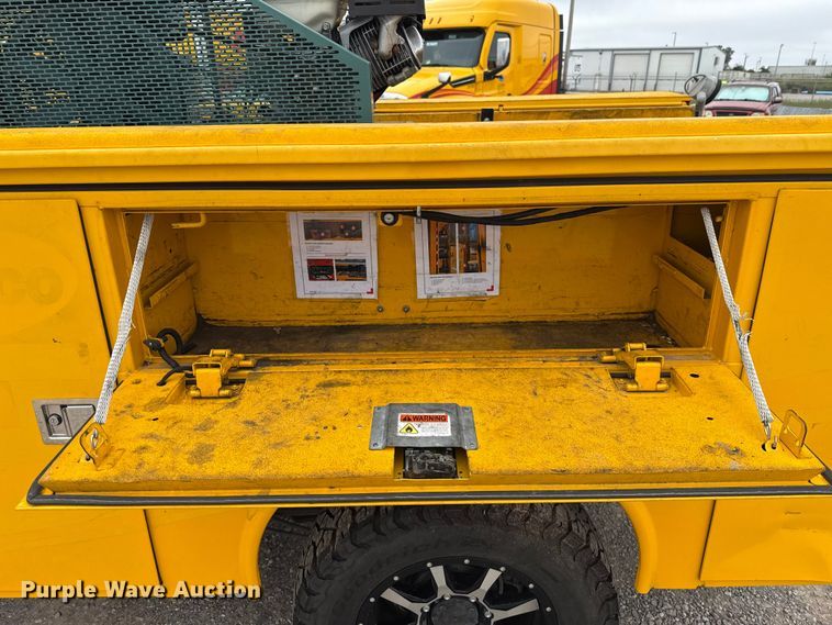 image for item EU2218 2018 Ford F350 Super Duty utility bed pickup truck