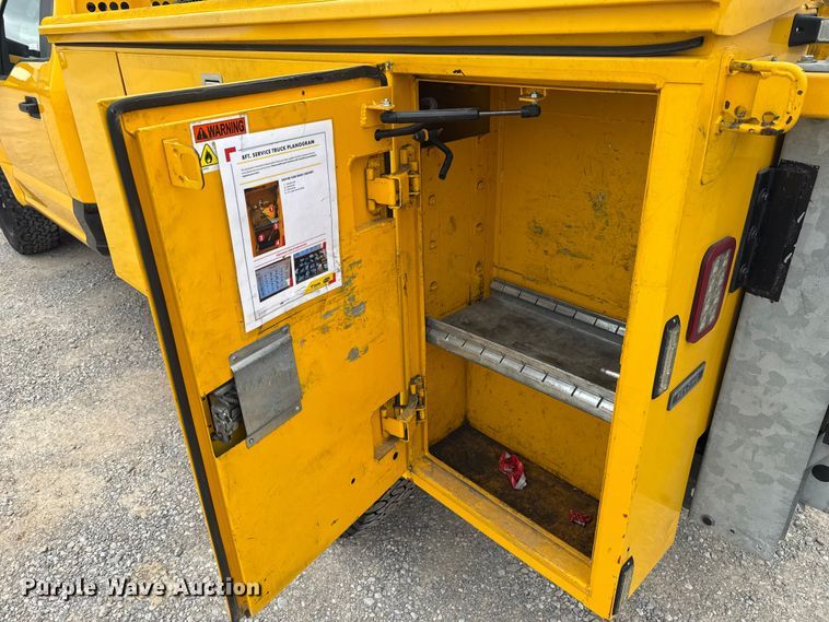 image for item EU2218 2018 Ford F350 Super Duty utility bed pickup truck