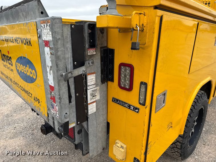 image for item EU2218 2018 Ford F350 Super Duty utility bed pickup truck