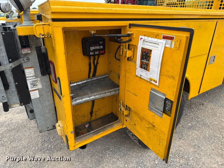 image for item EU2218 2018 Ford F350 Super Duty utility bed pickup truck