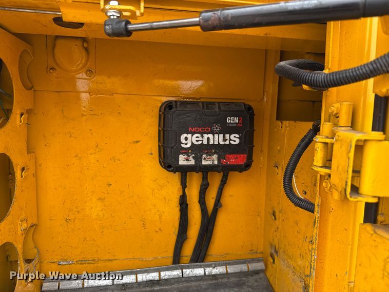 image for item EU2218 2018 Ford F350 Super Duty utility bed pickup truck