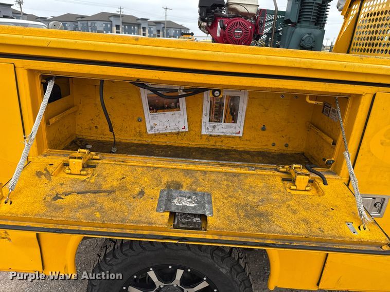 image for item EU2218 2018 Ford F350 Super Duty utility bed pickup truck