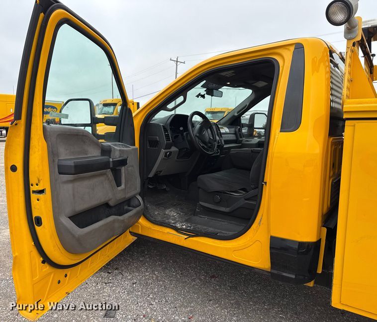 image for item EU2218 2018 Ford F350 Super Duty utility bed pickup truck