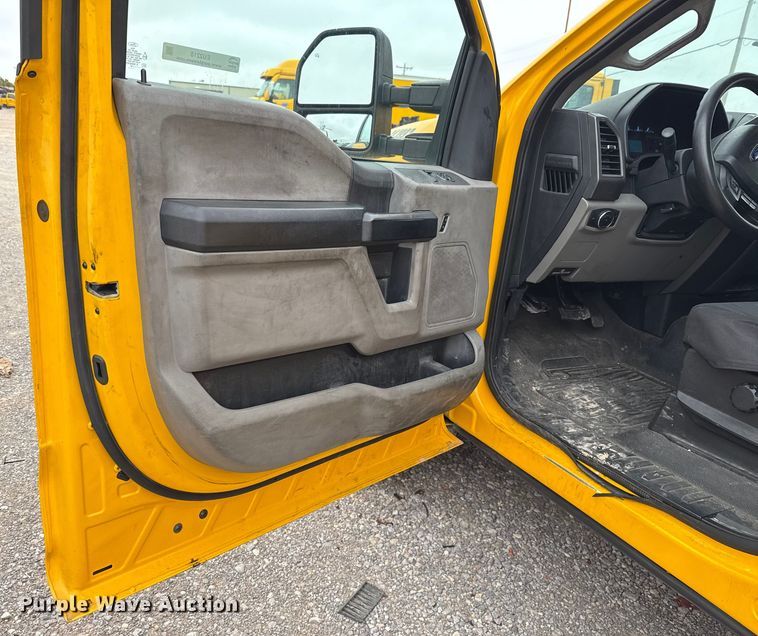 image for item EU2218 2018 Ford F350 Super Duty utility bed pickup truck