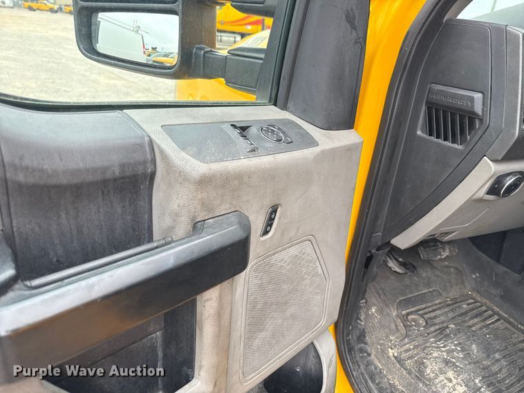 image for item EU2218 2018 Ford F350 Super Duty utility bed pickup truck