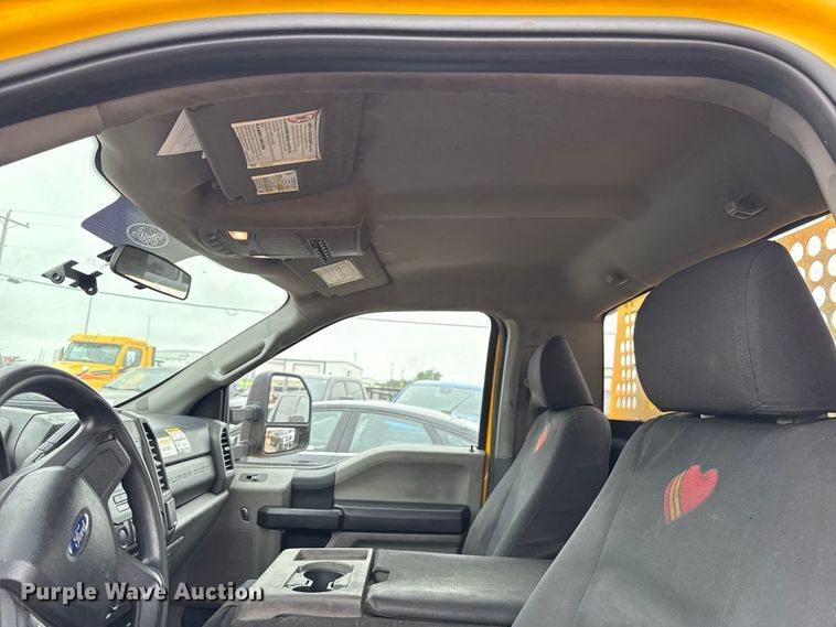 image for item EU2218 2018 Ford F350 Super Duty utility bed pickup truck