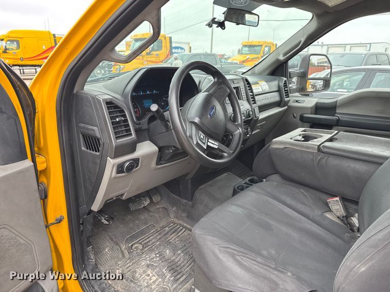 image for item EU2218 2018 Ford F350 Super Duty utility bed pickup truck