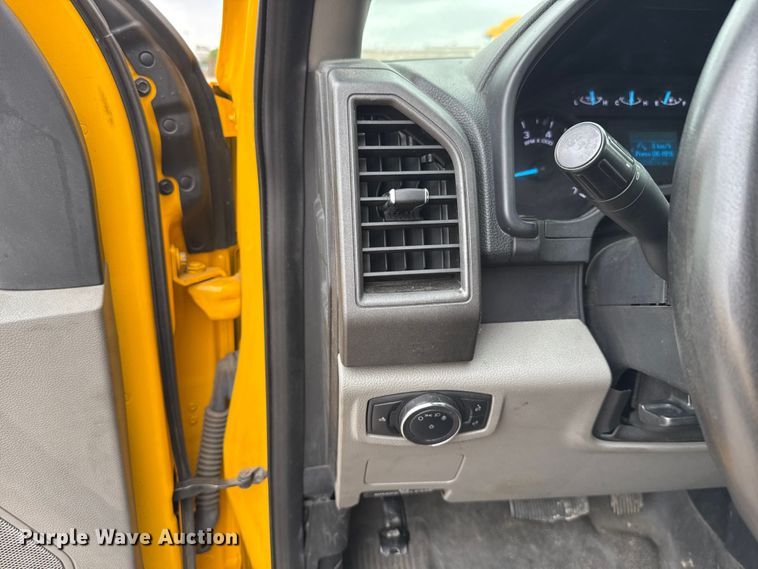 image for item EU2218 2018 Ford F350 Super Duty utility bed pickup truck