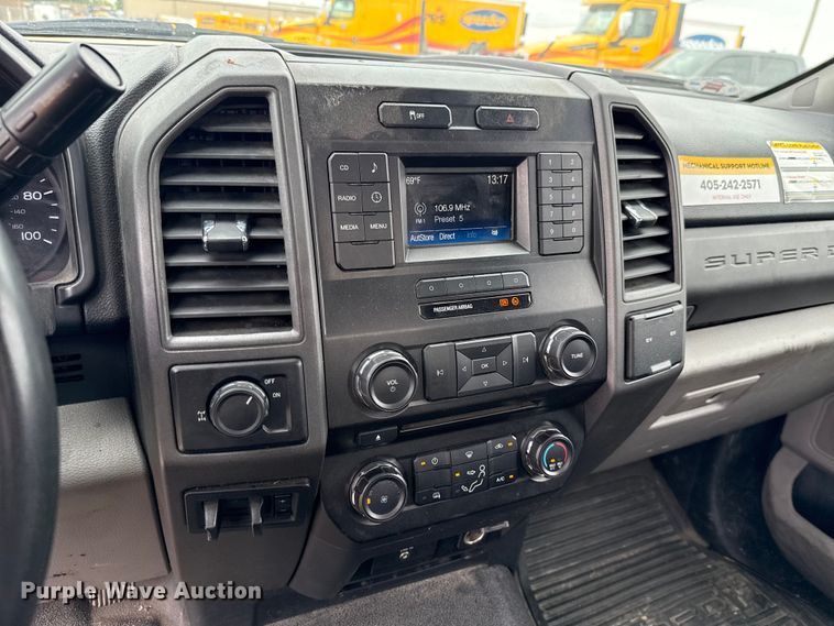 image for item EU2218 2018 Ford F350 Super Duty utility bed pickup truck