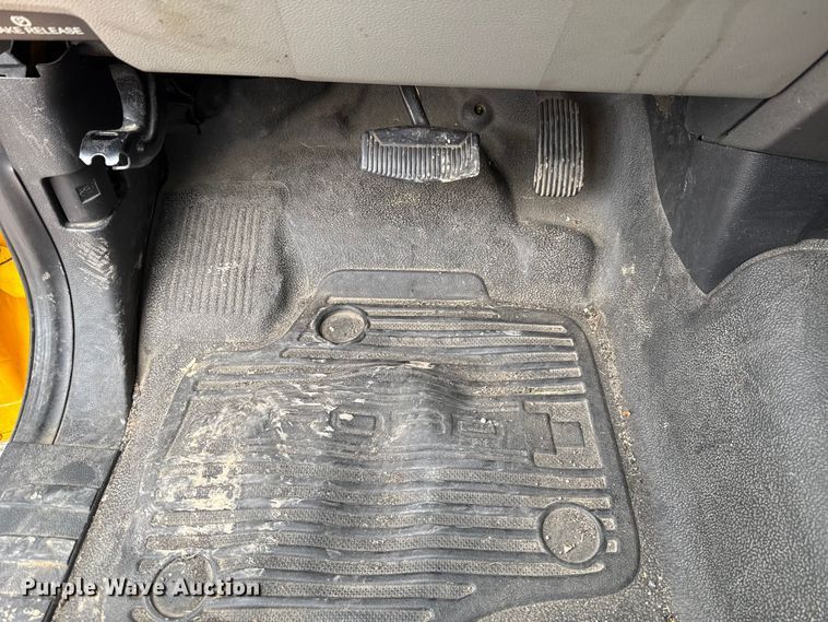 image for item EU2218 2018 Ford F350 Super Duty utility bed pickup truck