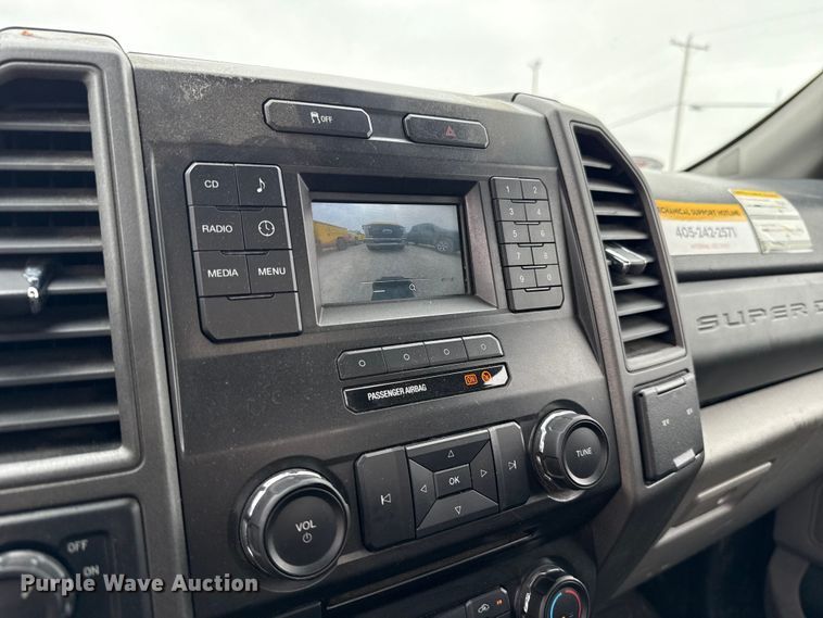 image for item EU2218 2018 Ford F350 Super Duty utility bed pickup truck