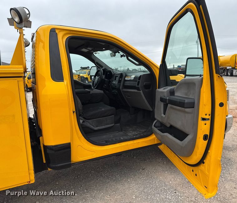 image for item EU2218 2018 Ford F350 Super Duty utility bed pickup truck