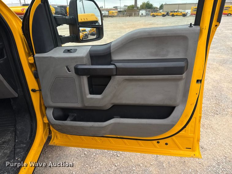 image for item EU2218 2018 Ford F350 Super Duty utility bed pickup truck