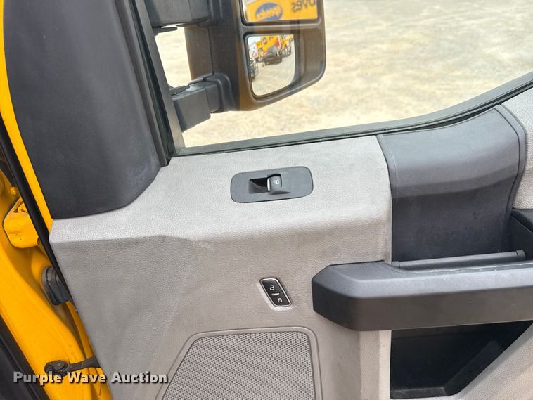 image for item EU2218 2018 Ford F350 Super Duty utility bed pickup truck