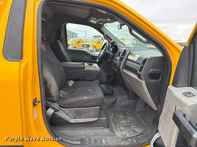 image for item EU2218 2018 Ford F350 Super Duty utility bed pickup truck