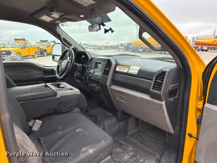 image for item EU2218 2018 Ford F350 Super Duty utility bed pickup truck