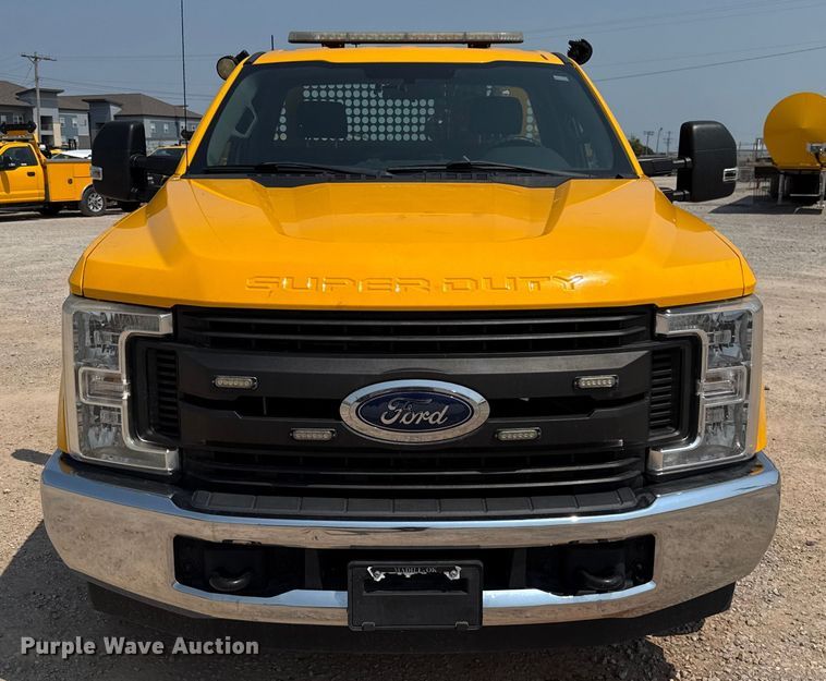 image for item EU2222 2019 Ford F350 Super Duty  utility bed pickup truck