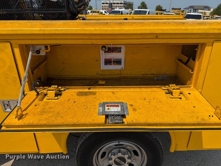 image for item EU2222 2019 Ford F350 Super Duty  utility bed pickup truck