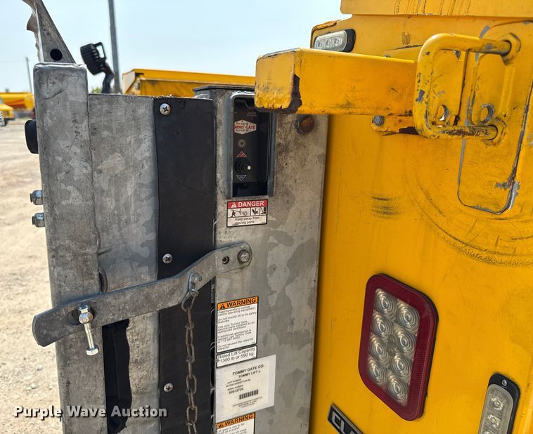 image for item EU2222 2019 Ford F350 Super Duty  utility bed pickup truck