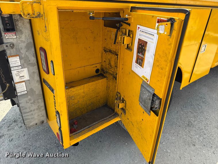 image for item EU2222 2019 Ford F350 Super Duty  utility bed pickup truck