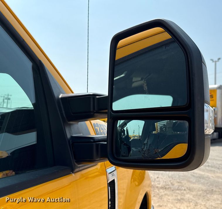 image for item EU2222 2019 Ford F350 Super Duty  utility bed pickup truck