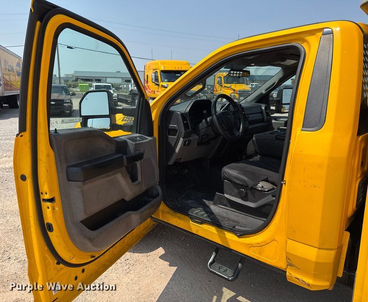 image for item EU2222 2019 Ford F350 Super Duty  utility bed pickup truck