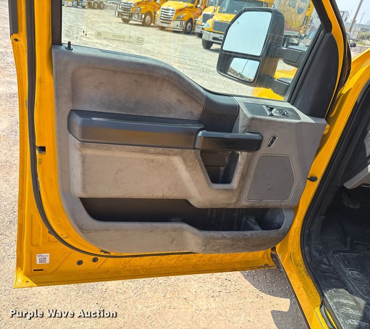 image for item EU2222 2019 Ford F350 Super Duty  utility bed pickup truck