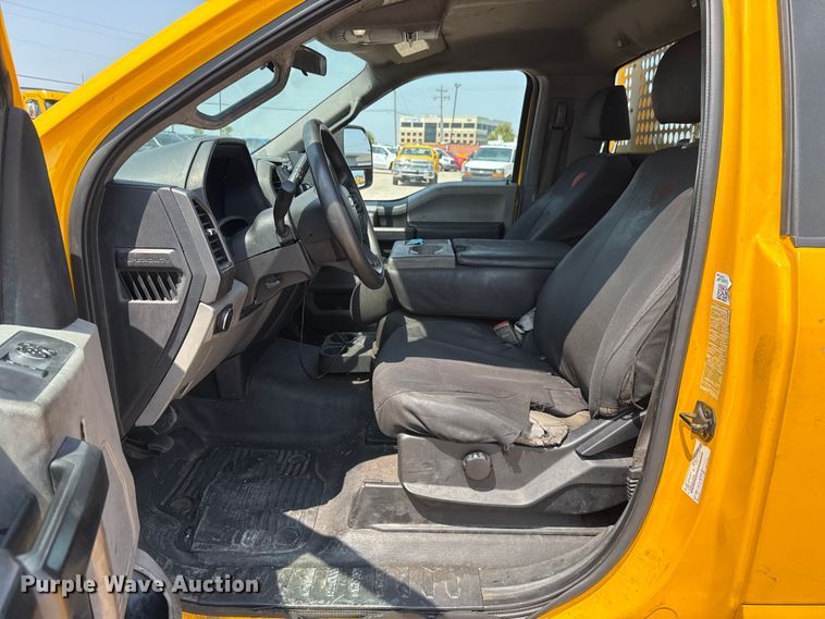 image for item EU2222 2019 Ford F350 Super Duty  utility bed pickup truck