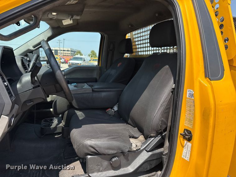 image for item EU2222 2019 Ford F350 Super Duty  utility bed pickup truck