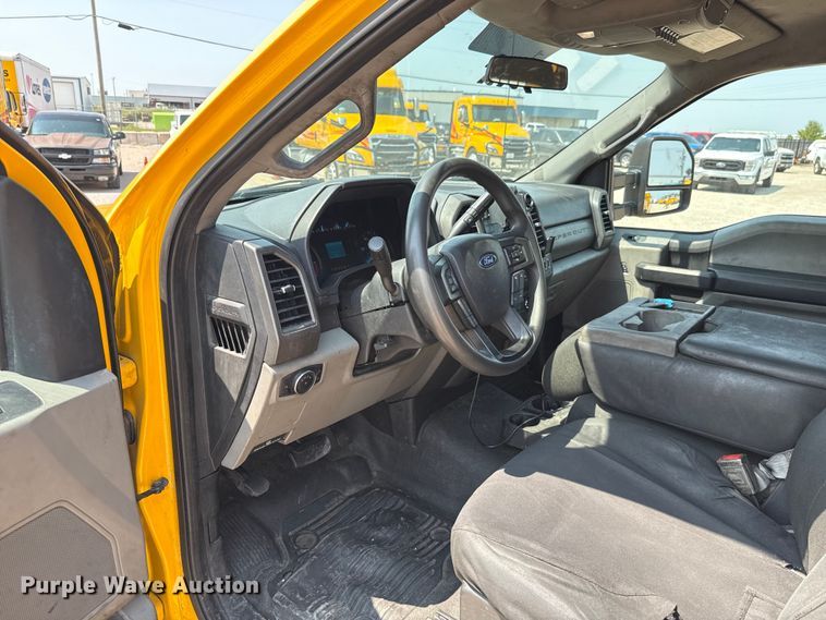 image for item EU2222 2019 Ford F350 Super Duty  utility bed pickup truck