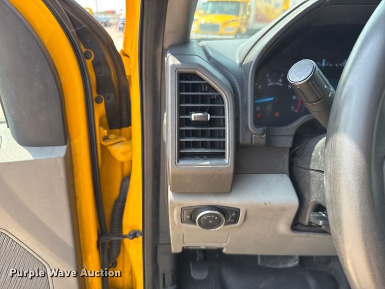 image for item EU2222 2019 Ford F350 Super Duty  utility bed pickup truck