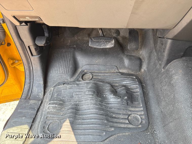 image for item EU2222 2019 Ford F350 Super Duty  utility bed pickup truck