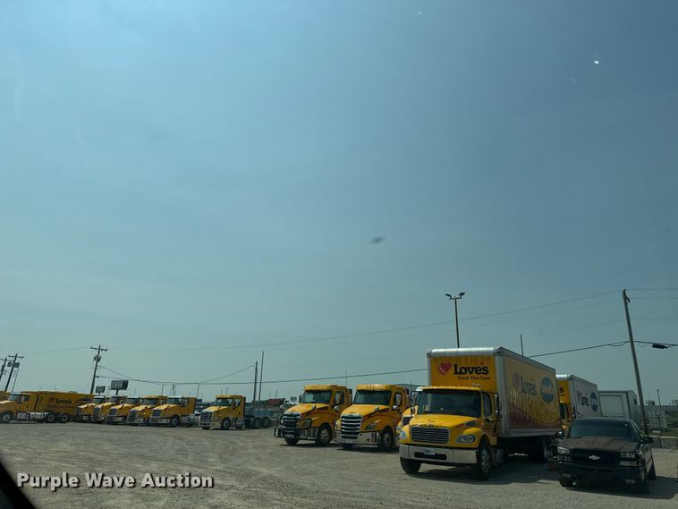 image for item EU2222 2019 Ford F350 Super Duty  utility bed pickup truck