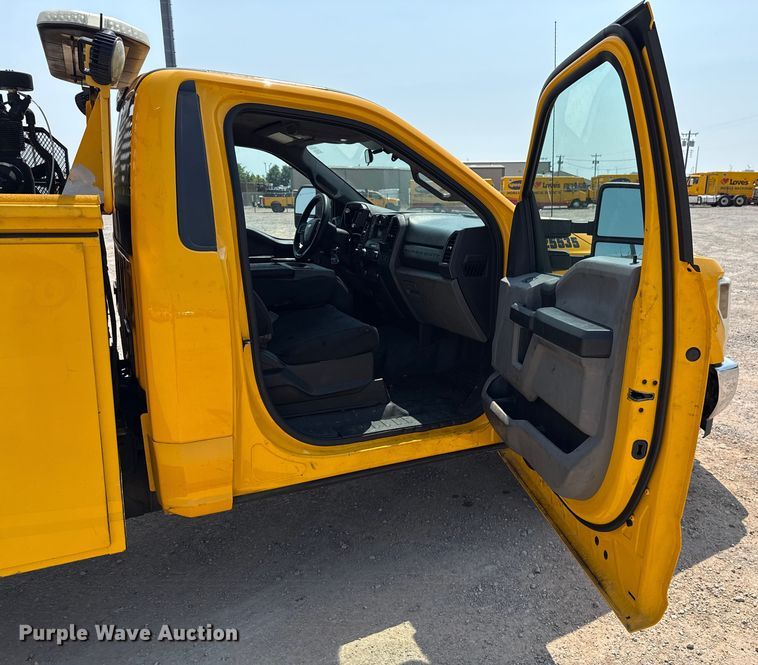 image for item EU2222 2019 Ford F350 Super Duty  utility bed pickup truck