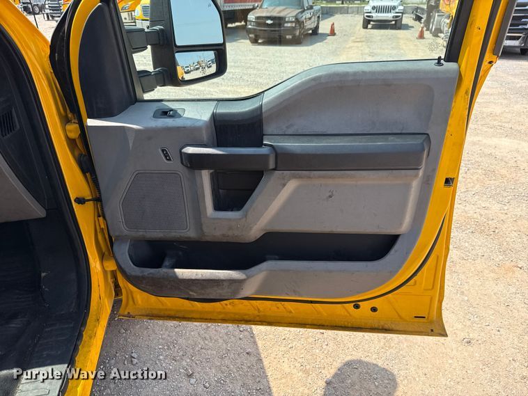 image for item EU2222 2019 Ford F350 Super Duty  utility bed pickup truck