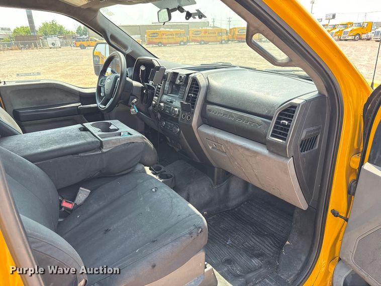 image for item EU2222 2019 Ford F350 Super Duty  utility bed pickup truck