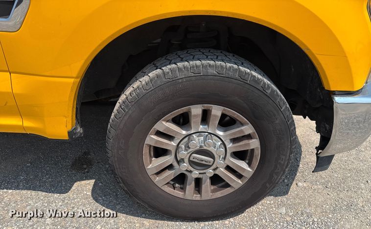 image for item EU2222 2019 Ford F350 Super Duty  utility bed pickup truck