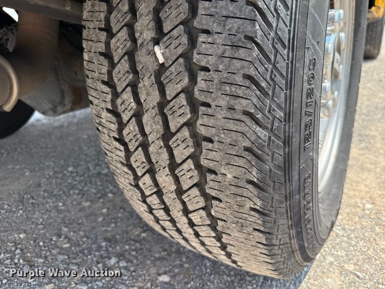 image for item EU2222 2019 Ford F350 Super Duty  utility bed pickup truck